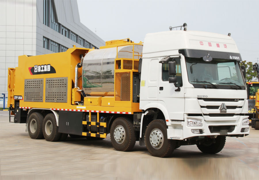 南圣鎮(zhèn)XTF120A 同步碎石封層車